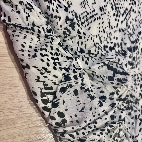 Zara White and Black Print Mock Neck Crop Top Size XL - Picture 9 of 10